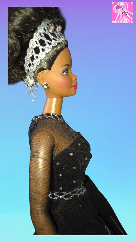 ❄️✨ 1998 Holiday Barbie Christie | Special Edition Elegance | Festive Collector's Treasure ✨❄️