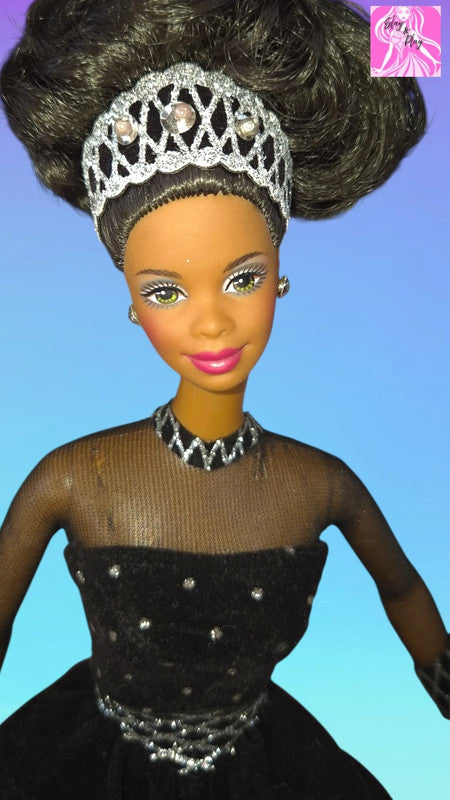 ❄️✨ 1998 Holiday Barbie Christie | Special Edition Elegance | Festive Collector's Treasure ✨❄️