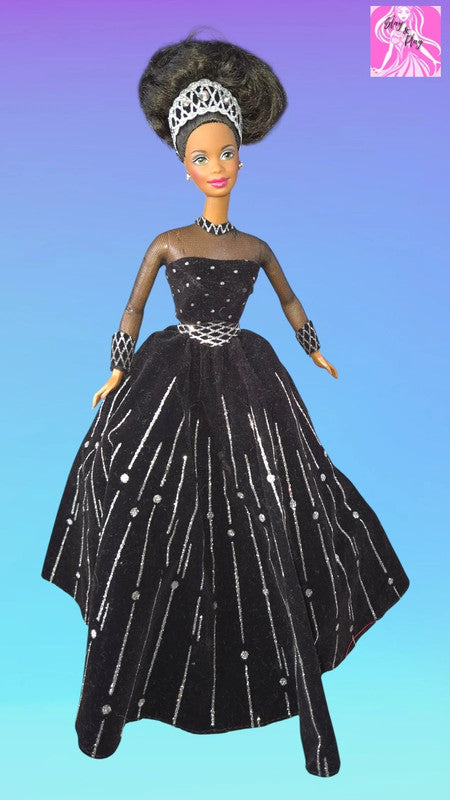 ❄️✨ 1998 Holiday Barbie Christie | Special Edition Elegance | Festive Collector's Treasure ✨❄️