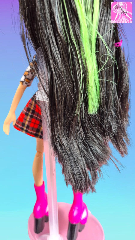Hello my name is jade Bratz doll