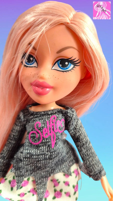 Bratz Doll – Selfie Chic Blonde in Rose Skirt & Winged Boots
