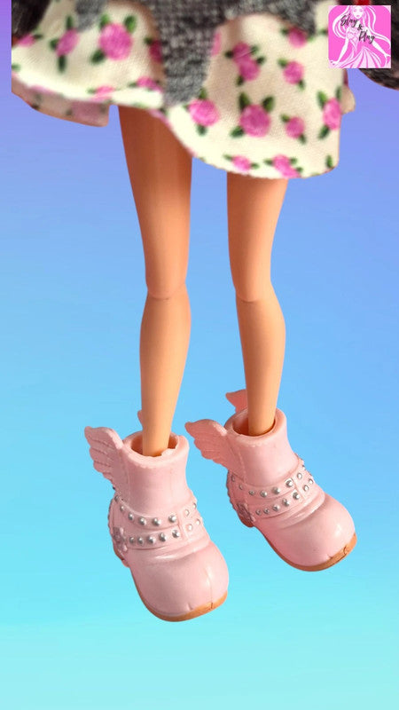 Bratz Doll – Selfie Chic Blonde in Rose Skirt & Winged Boots