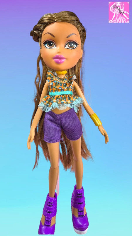 Bratz selfie snaps doll Yasmin