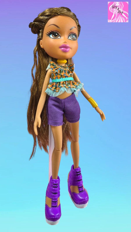 Bratz selfie snaps doll Yasmin