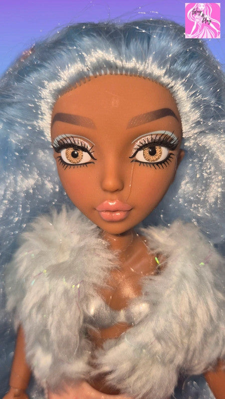 Mermaze Mermaidz shellenelle Doll - Stunning Silver Hair & Makeup (Doll Only)