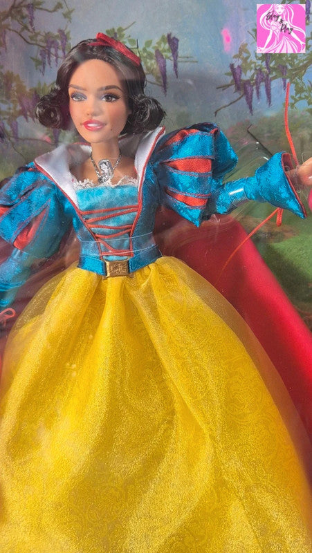 Mattel Disney Collector Snow White Live Action Movie Fashion Doll Signature Outfit